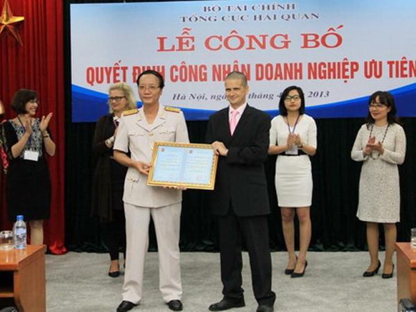 ដល់ចុងឆ្នាំ២០១៣នឹងមានអង្គភាពអាជីវកម្មចំនួន២២ទទួលអាទិភាពអំពីគយ